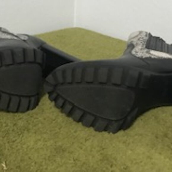 Booties - Picture 4 of 4